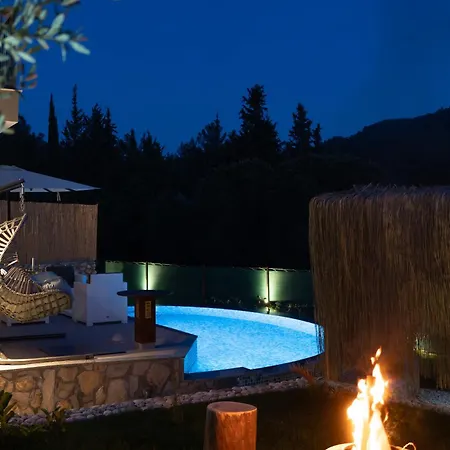 Villa Loop House - Luxury With Pool In Yesiluezuemlue *