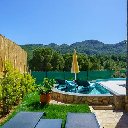 Villa Loop House - Luxury With Pool In Yesiluezuemlue